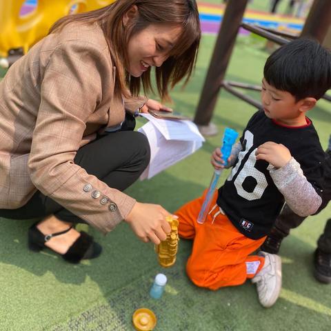 华东院幼儿园小三班泡泡秀