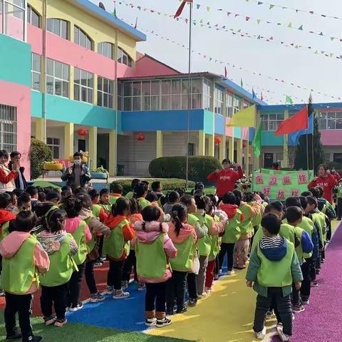 叱干镇中心幼儿园中班组学雷锋活动🍀🍀