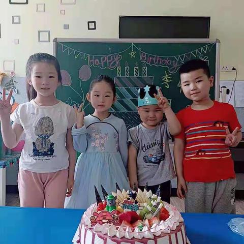 《安吴镇新世纪幼儿园》小一班李牧繁小朋友生日快乐！