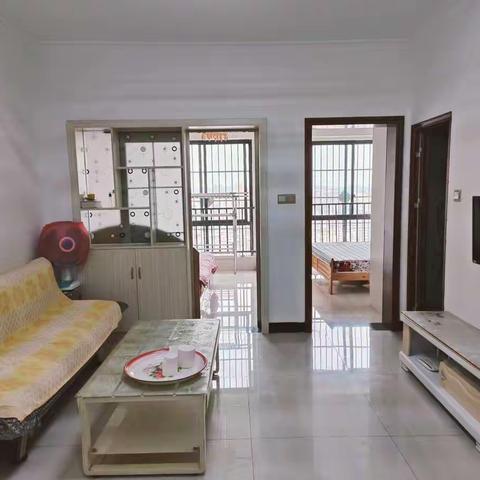 新天地电梯套二700/月 两台空调