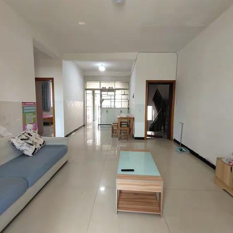 八一小学3楼套二600/月