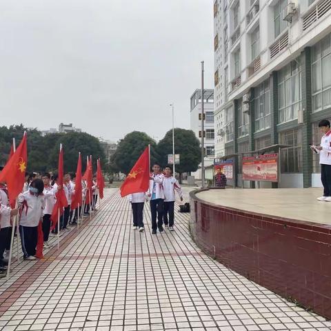 扣好人生第一颗扣子——来宾市实验学校第二批少先队员入队暨七年级新生建队换戴大号红领巾仪式