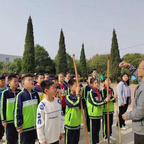 “种植一抹绿色     收获无限快乐”       ——富平县吕村小学开展了劳动种植实践活动