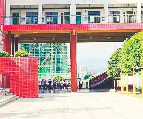 快乐阳光，争做先锋——安远思源实验学校六年级思源好少年。