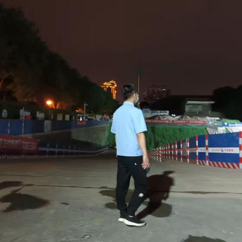 柏树林街道综网中心夜间巡查在行动