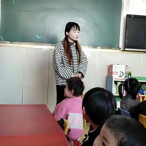 百花幼儿园中四班科学《颜色变变变》