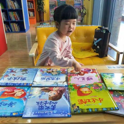 [书香伴成长]中一班马玥阳“书是我的好朋友”