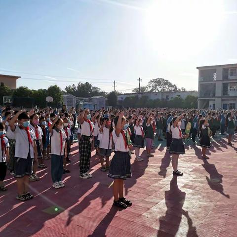 香山街小学举行第二周升旗仪式——“新学期、新起点、新希望”