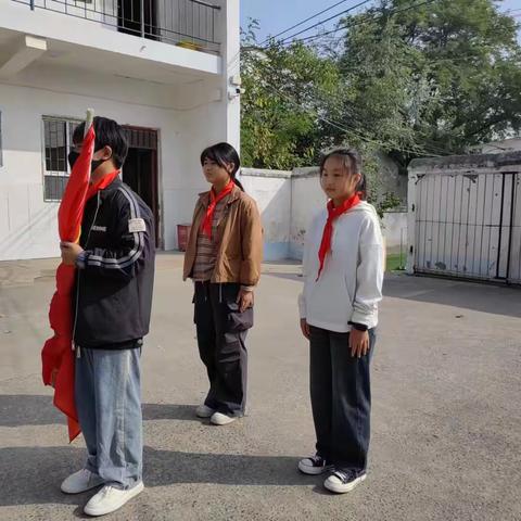 星星火炬，引领成长—— 新密新区第一小学升旗仪式