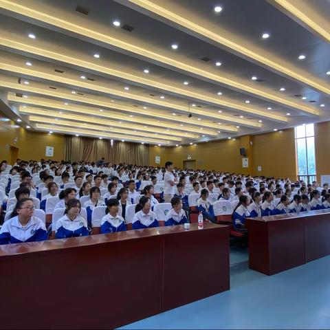 怒马鲜衣，萤火成炬——长沙市周南秀峰学校九年级不一样的学生大会！