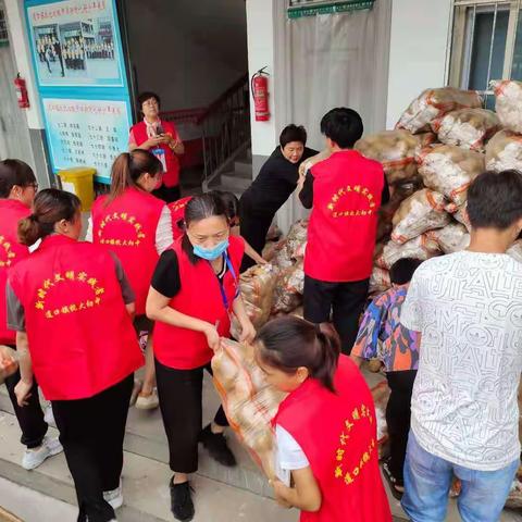 心在一起，我们就有力量！