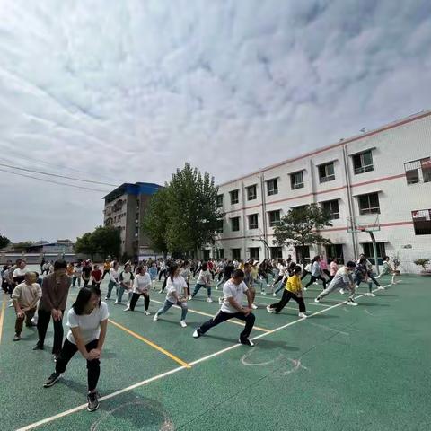 享运动之趣 展教师风采——龙台小学2022年秋教职工趣味运动会暨教师团建活动