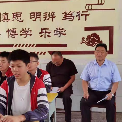 指导促前行  研课助提升---县教师发展中心领导到我校进行指导工作