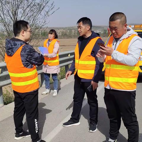 壶关公路段五一节前安全检查 营造良好通行环境