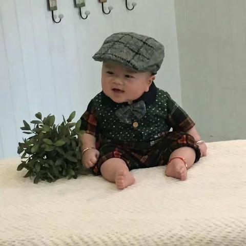 宝贝百天照😘😘