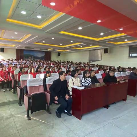 《沐浴阳光，做最美毕业生》彭四小毕业班立志大会