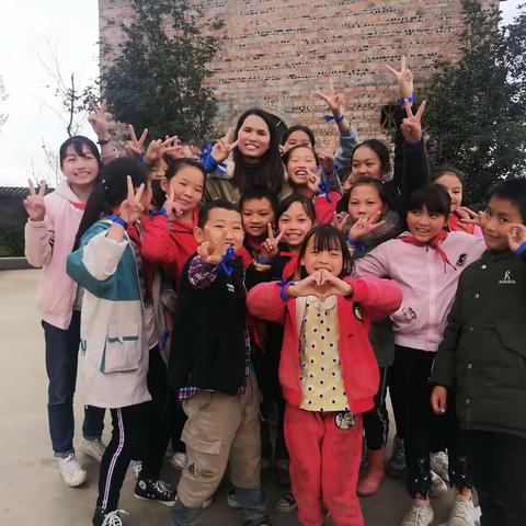 一根蓝丝带系浓浓恩情