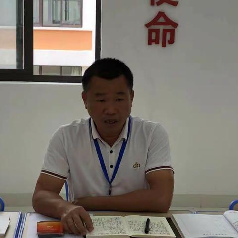 海口市新坡中学党支部开展“入党为什么，自贸区建设和我的使命担当”学习交流会和“口袋书”集体学习研讨会