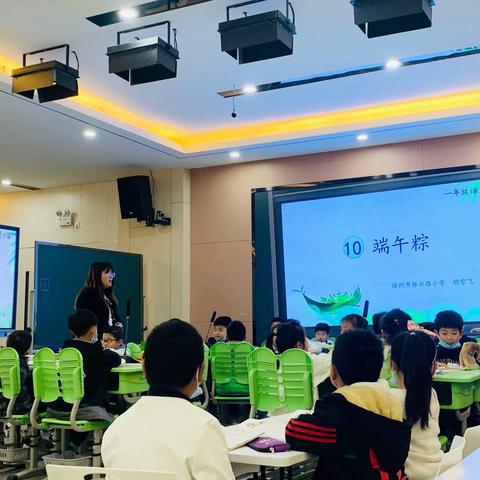 同步学堂展精彩，结伴学习促提升——振小、李井小学、苑小携手开展同步学堂教学活动