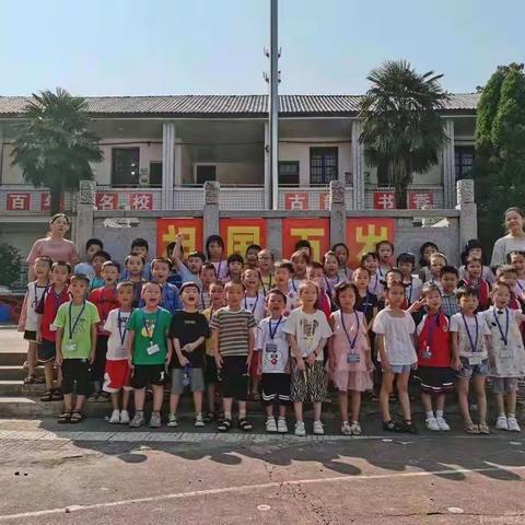 我们一年级啦！——石潭镇中心小学203班小白帆中队