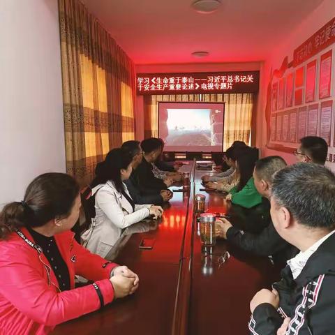 衡西市场组织观看《生命重于泰山 》安全生产教育片