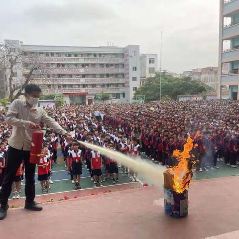 校园安全无小事 消防演练不放松 ——岑溪市归义镇新圩中心小学消防安全应急疏散演练