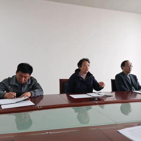 履“植”尽责迎开学  ，统筹部署为绿化 ，——我校召开校园绿化攻坚动员会