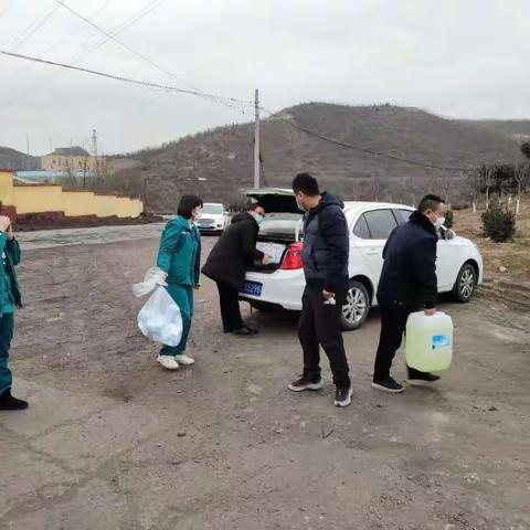 雨雪寒天，河南顺成集团第一批捐助物资暖了石堂村民的心