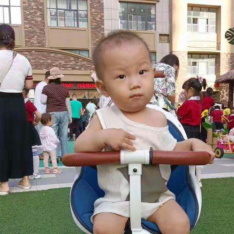 日月光华，旦旦长大（2022）