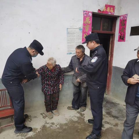 【我为群众办实事】无证老人办事难，民警上门除困难
