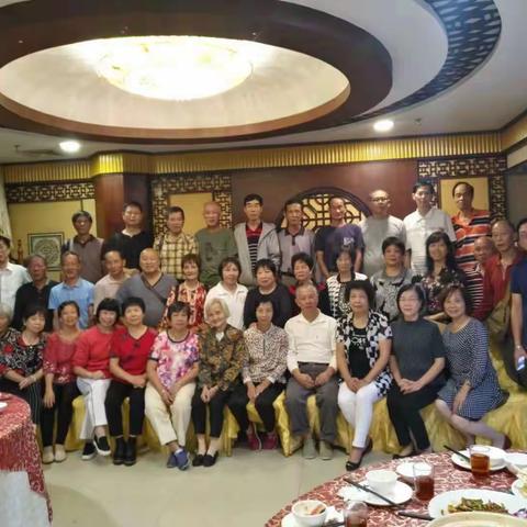 新民学校同学聚会。