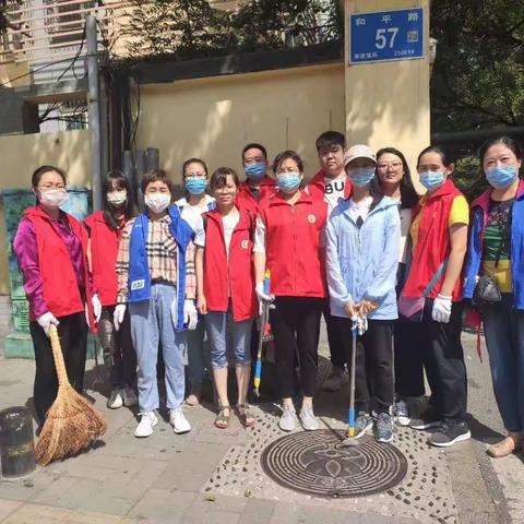 区法院党员志愿队助力创城迎评