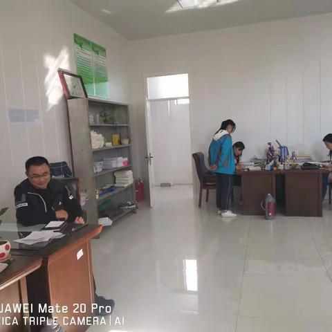 齐心协力，共铸辉煌                                                英语第一次月考分析会