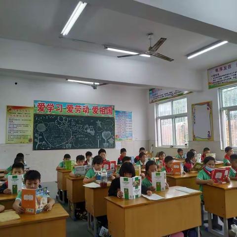 魏营小学——王金梅书香润心灵，阅读促成长一一南阳市第四十二小学三一班阅读欣赏课