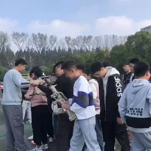 纸上得来终觉浅，绝知此事要躬行----实验初中八（18）班长青沙day4