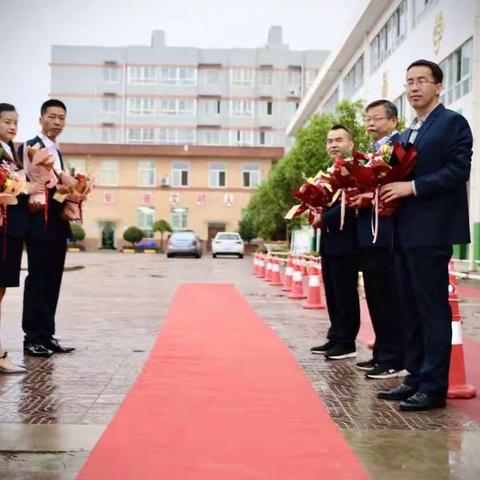 情系教师节 慰问暖人心——杜曲街道中心学校名校+名校校长看望慰问交流教师