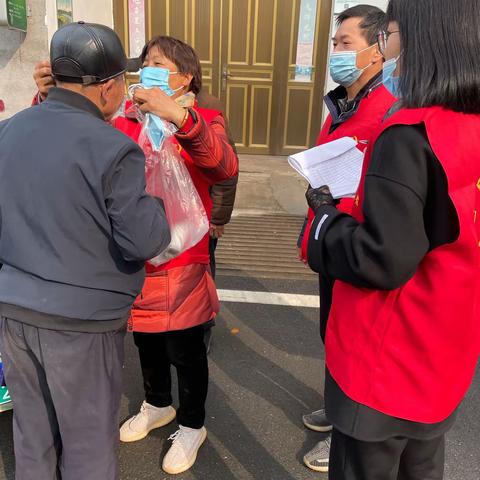 筑牢疫情防控一线的“红色堡垒”，高桥社区村干部在行动