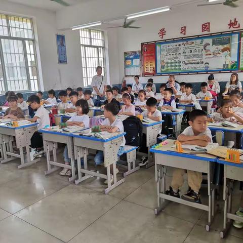 返岗研修，伴我成长——横州市百合镇新圩村委小学数学组第二次返岗研修活动