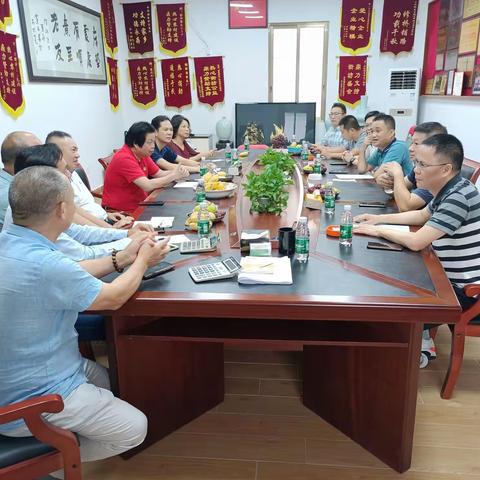 江埔街道办领导及班子成员与江埔商会理事会成员座谈