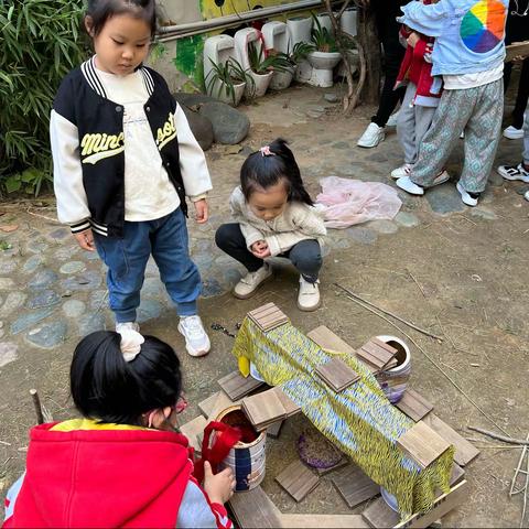大三班建构游戏——搭鸟巢