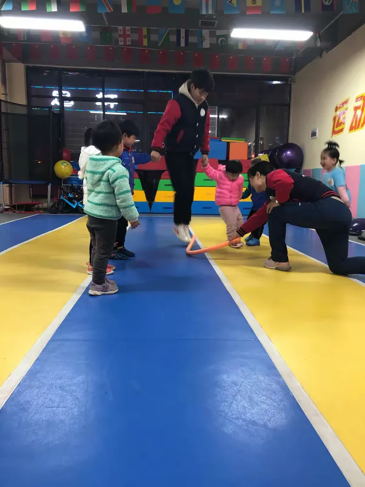 阳光少儿运动馆——基础体能（协调、灵敏、耐力）