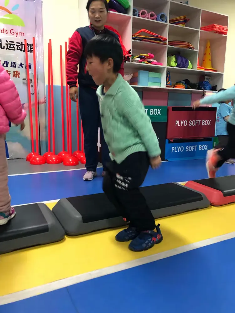阳光少儿运动馆——基础体能（协调、灵敏、耐力）
