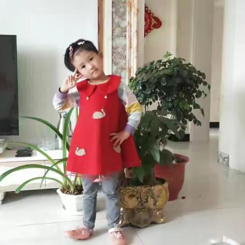 彤彤讲《乌鸦喝水》