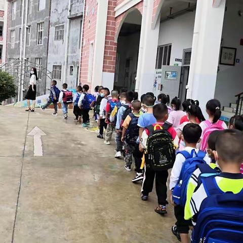 教与研携手，学与思并肩――马关县第三小学开学啦