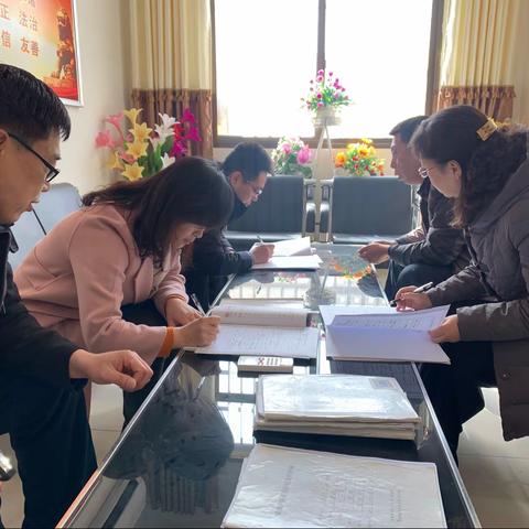 莲湖区教育局赴周至县哑柏镇五联村开展脱贫攻坚回村回访迎新春送春联活动