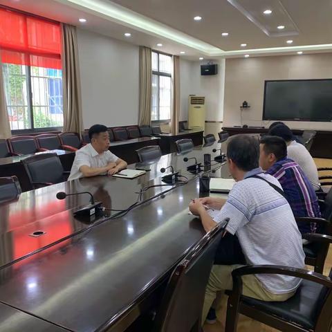 莲湖区教育局第三工作组传达脱贫攻坚指挥部会议精神