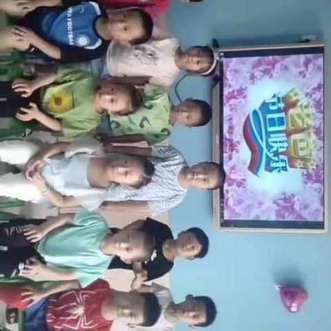 我们的童年，都有一个最伟大的背影罩着我们，父亲节快乐！