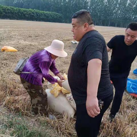 马岗社区“我为群众办实事”之清凉夏日，为群众送温暖