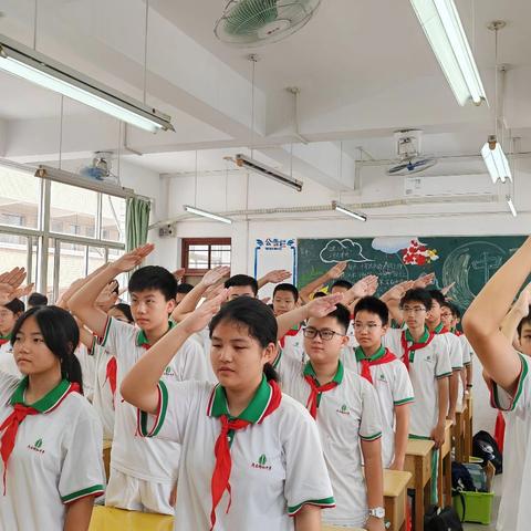 “领巾飘扬·礼敬青春”————茂名市祥和中学八年级中队少先队礼仪规范评比活动