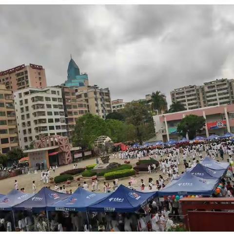 爱心义卖大舞台，奉献精神动起来——记茂名市祥和中学爱心义卖活动